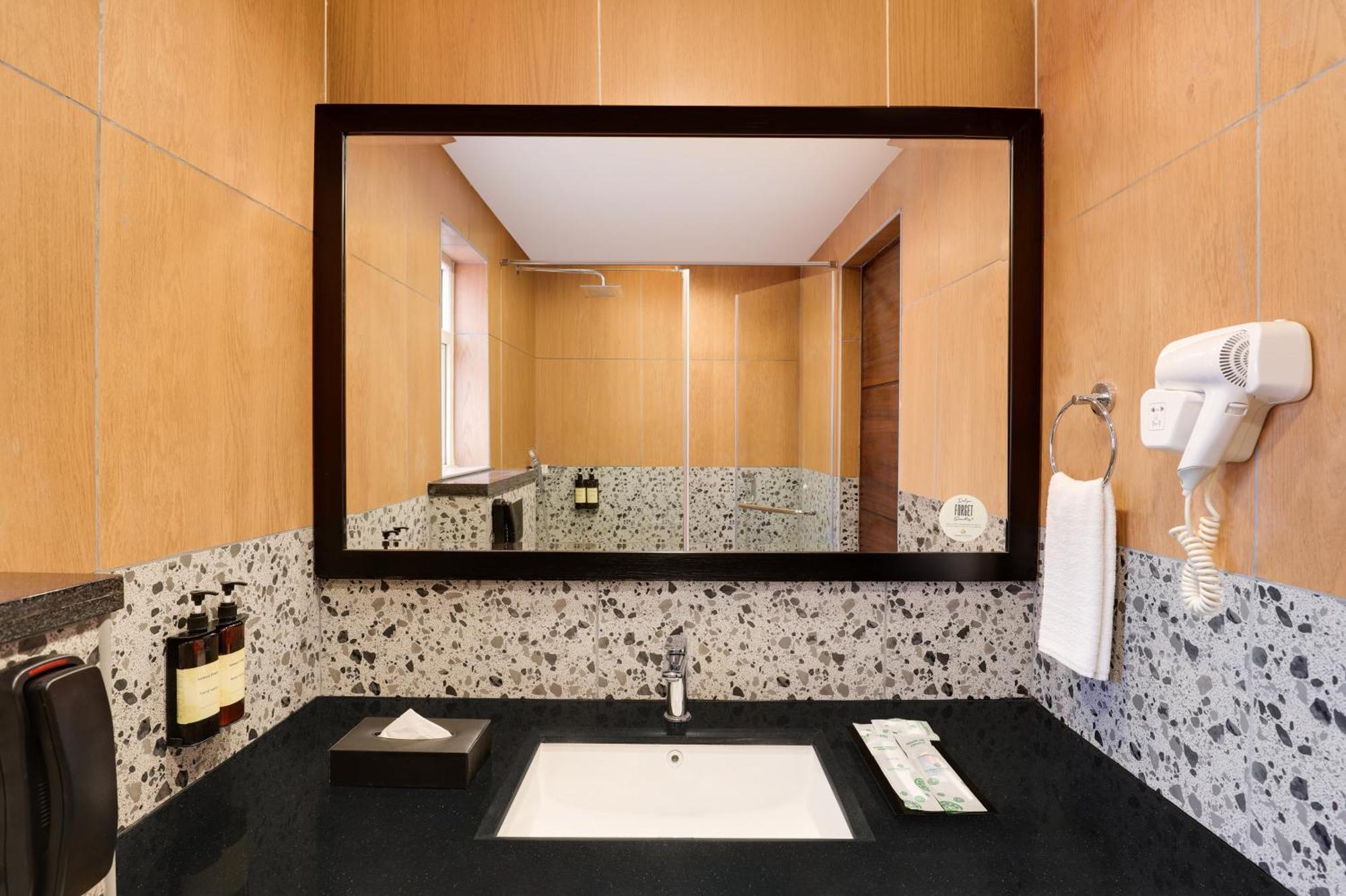 Lemon Tree Suites, Whitefield, Bengaluru Exteriör bild